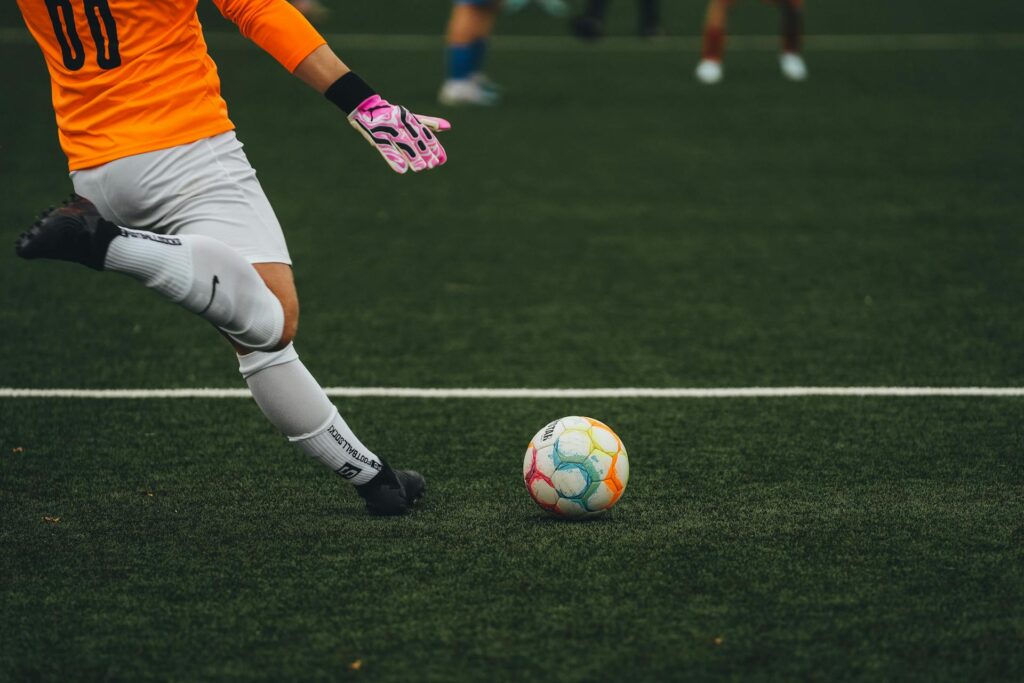 Portiere calcia il pallone